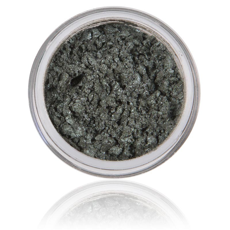 Fern er en grøngrå skinnende mineralsk øjenskygge med 100% rene mineraler, vegansk og fri for dyreforsøg.